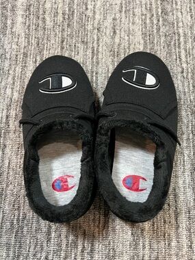 Champion Adult University Slippers Size M5 / W7 NWOT
